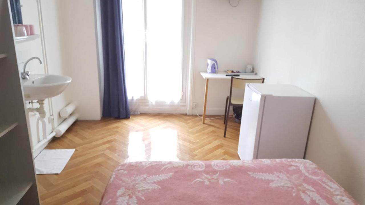 Hotel Feria Клиши Экстерьер фото