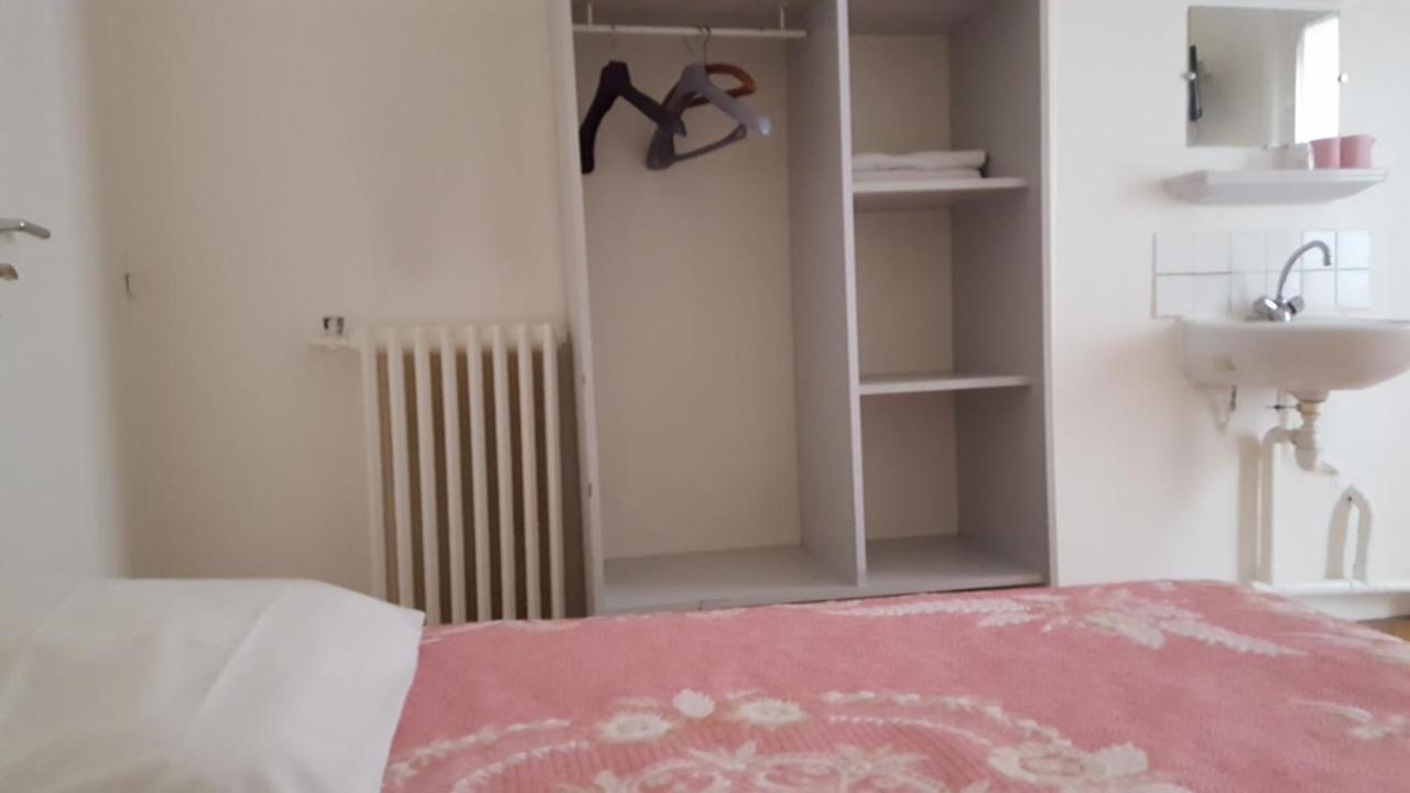 Hotel Feria Клиши Экстерьер фото