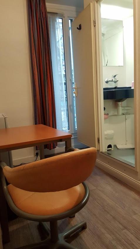Hotel Feria Клиши Экстерьер фото
